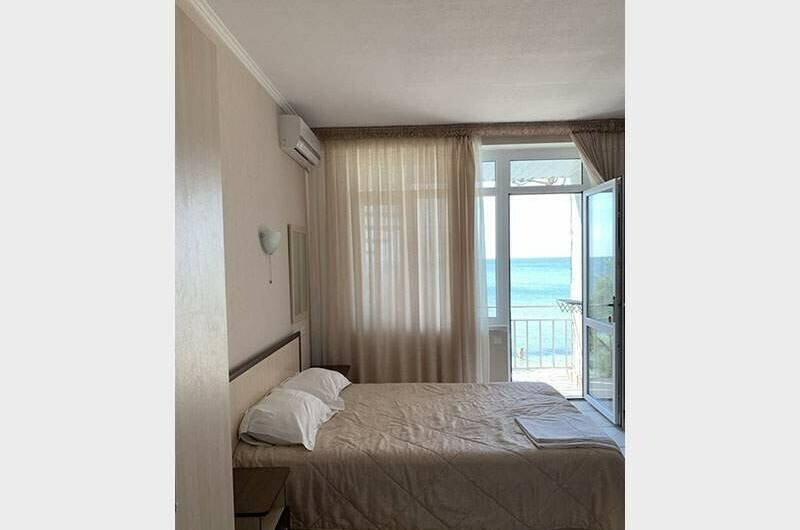 «Стандарт» 3-х местный без кухни с видом на море