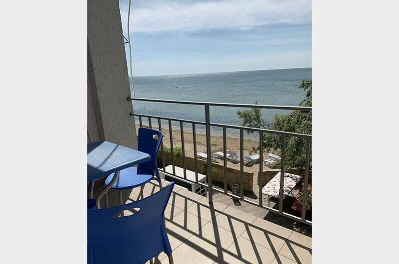 «Стандарт» 3-х местный без кухни с видом на море