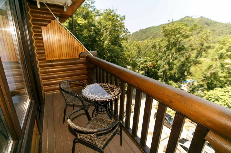 Трёхместный номер с балконом