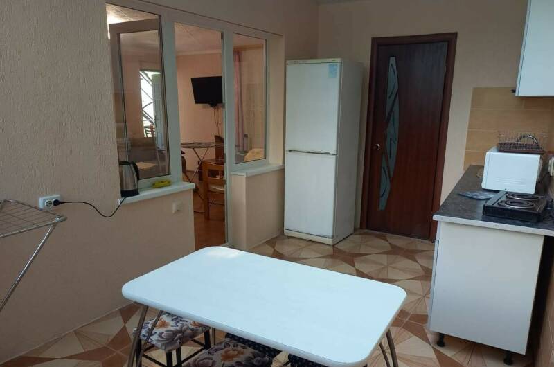 «Шестиместный с удобствами и кухней»