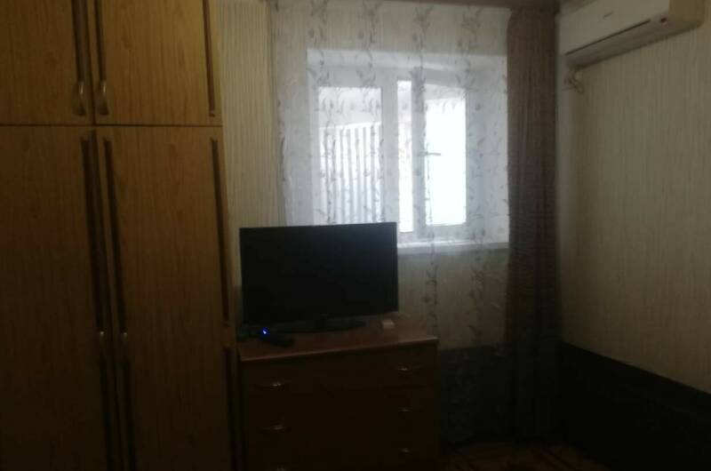 «Двухкомнатный с кухней и отдельным входом»