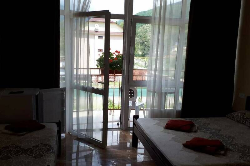 Трехместный номер с балконом