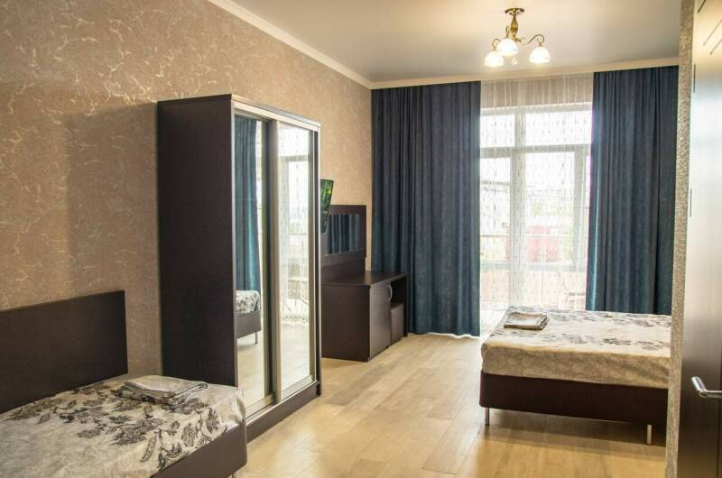 «Полу-люкс 4-х местный»