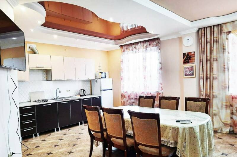 Апартаменты 3-х комнатные с кухней