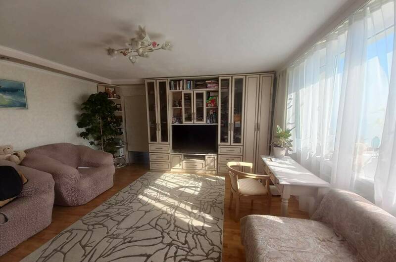 Большая комната на 2 этаже