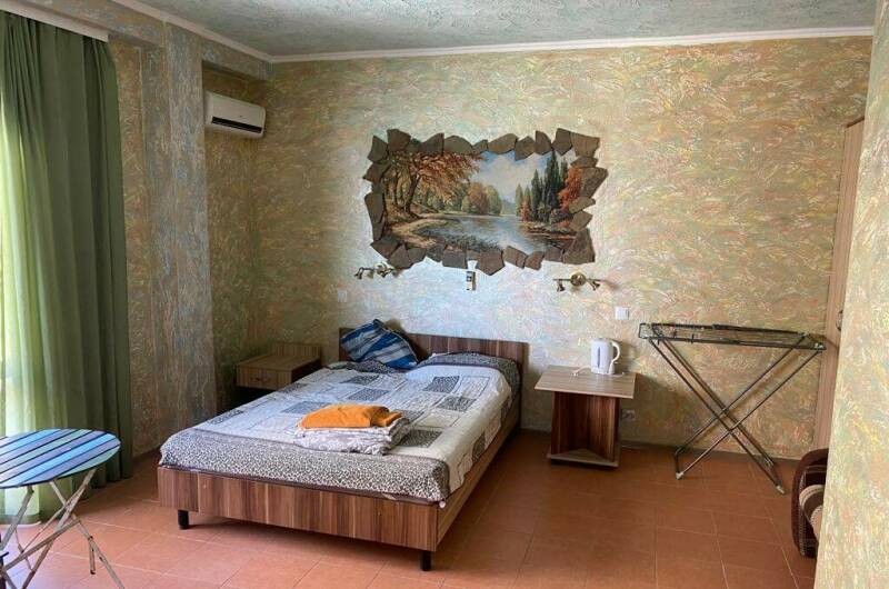 Номер № 4 с балконом и боковым видом на море