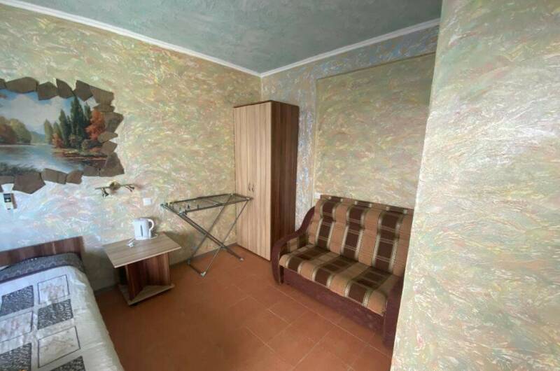 Номер № 4 с балконом и боковым видом на море