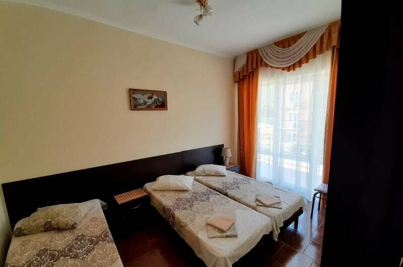 Двухкомнатный «Полу-люкс» на 5 человек