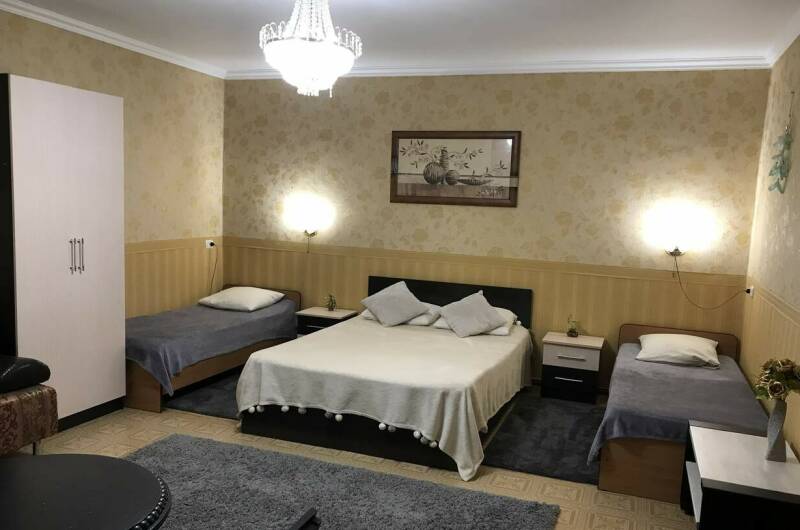 «Бежевая» комната с удобствами