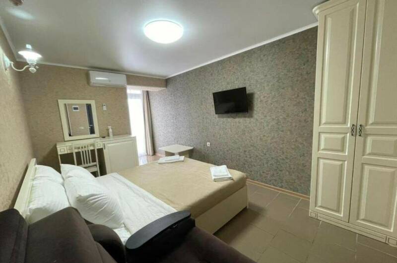 Трехместный номер Делюкс с балконом