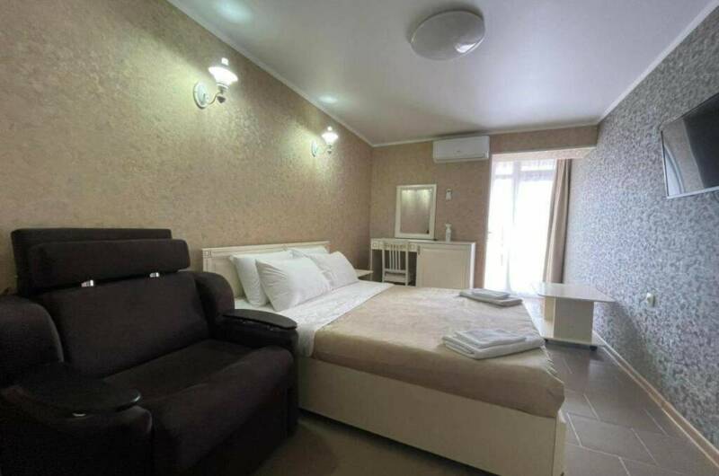 Трехместный номер Делюкс с балконом