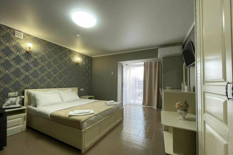 Четырехместный номер Делюкс с балконом с завтраком