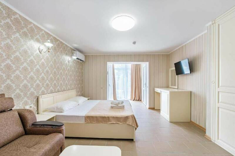 Четырехместный номер Делюкс с балконом