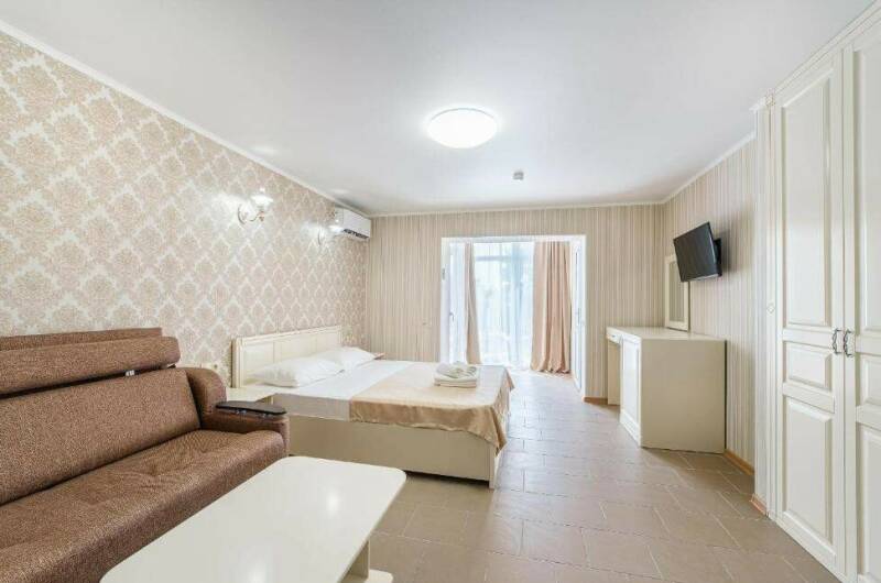 Четырехместный номер Делюкс с балконом