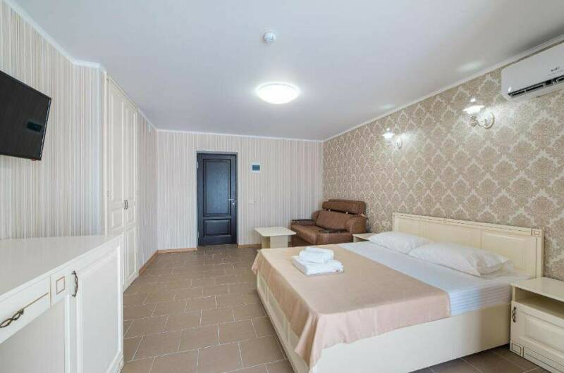 Четырехместный номер Делюкс с балконом