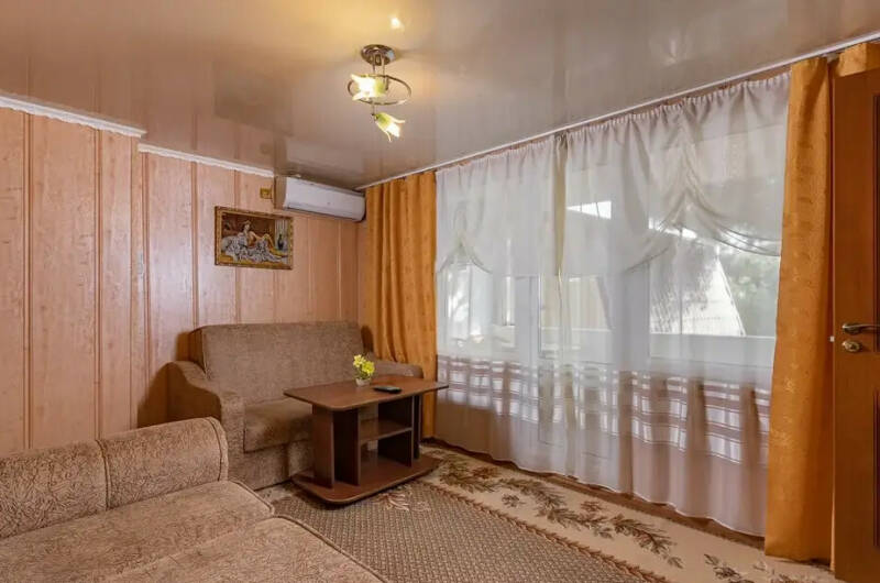 2-х комнатный «Люкс» с балконом на 4−6 человек