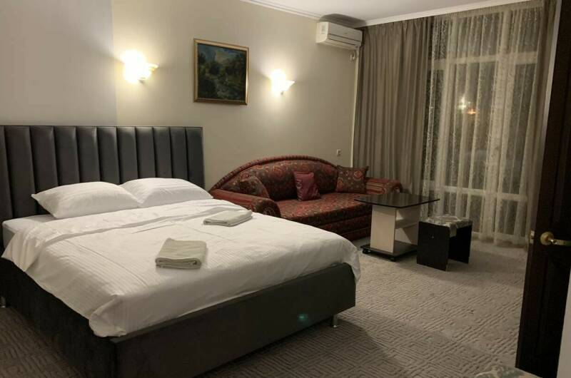 Семейный двухкомнатный номер с двумя балконами