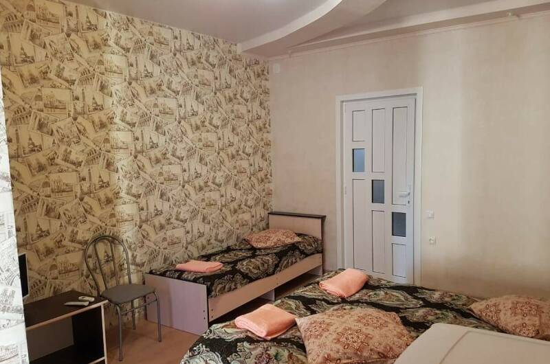 Номер «Стандарт» трёхместный с видом на бассейн