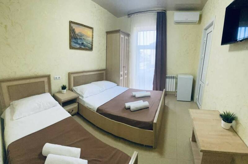 Трехместный