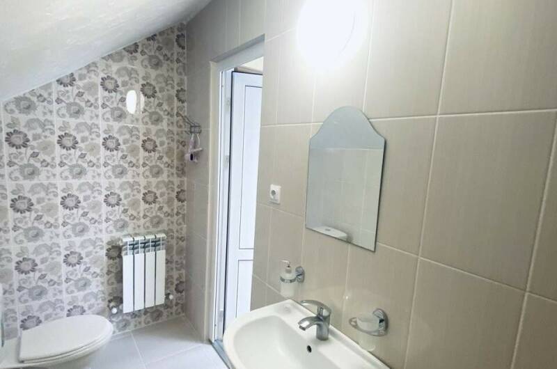 Трехместный