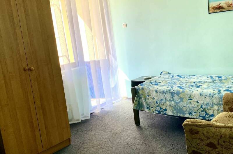 N 7. Трёхместный «Стандарт» с балконом