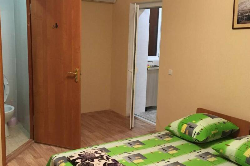 Двух Комнатный с Кухней