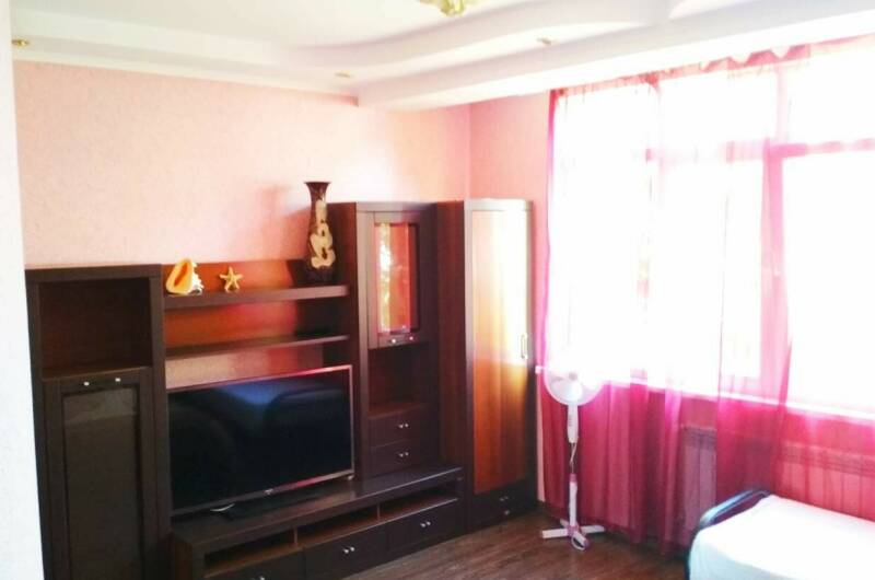 Комната с пионами