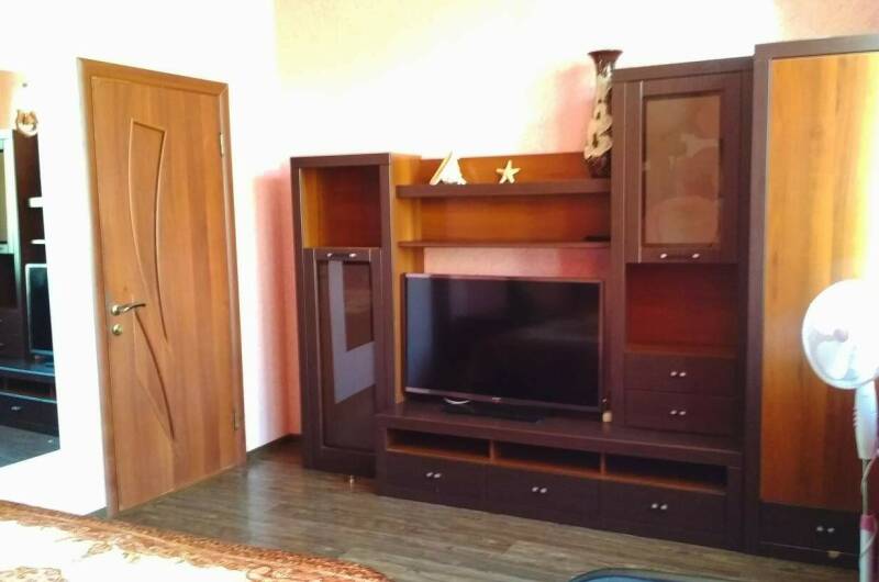 Комната с пионами