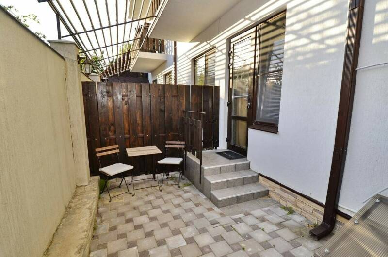 3местный «Улучшенный» с патио и отдельным входом