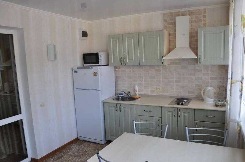 Люкс с кухней 5 человек, вид на бассейн (2 этаж)