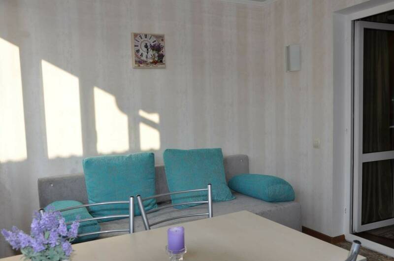 Люкс с кухней 5 человек, вид на бассейн (2 этаж)