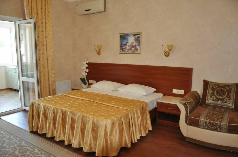 Люкс с кухней 5 человек, вид на бассейн (2 этаж)