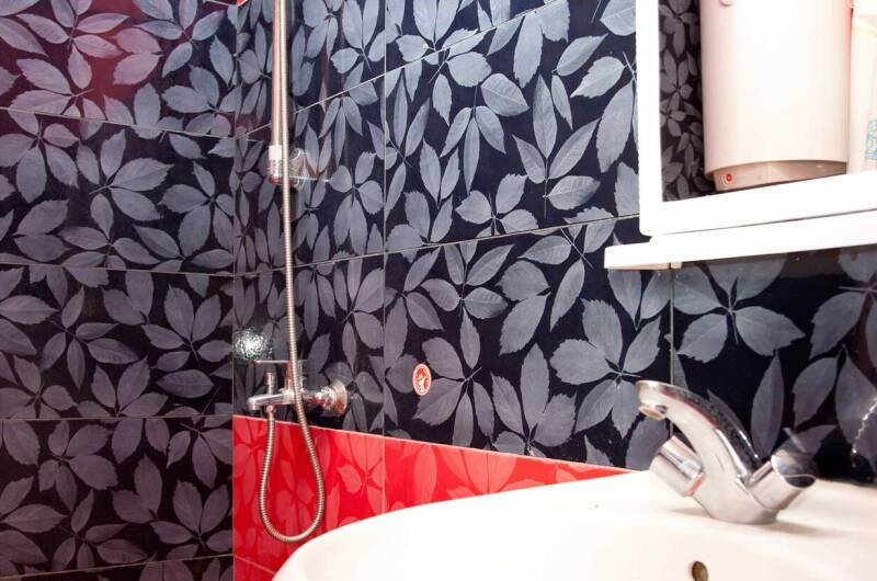 Трёхкомнатная изолир спальни с балконом до 10 чел