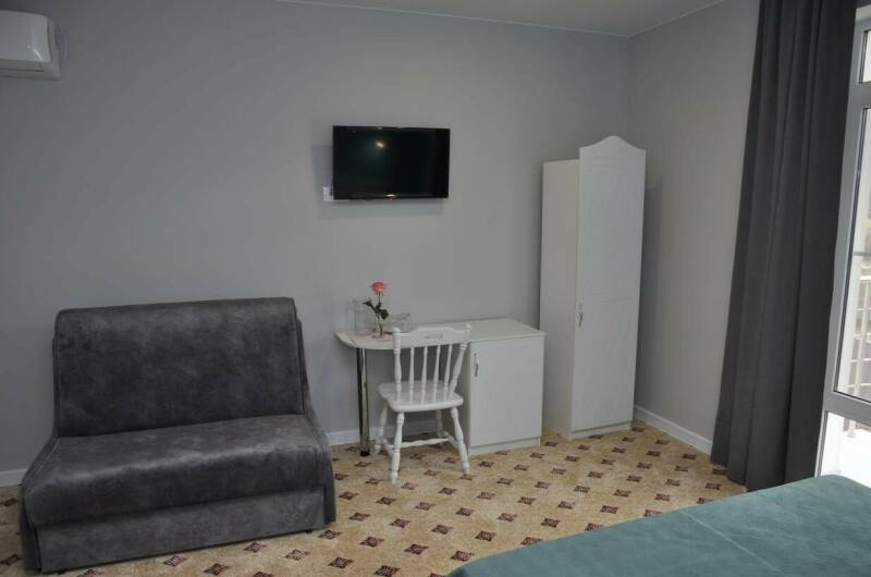 Семейный Плюс с балконом (4 чел.)