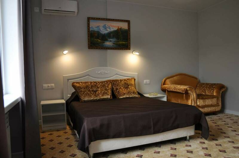 Семейный люкс с балконом (4−5 чел.)