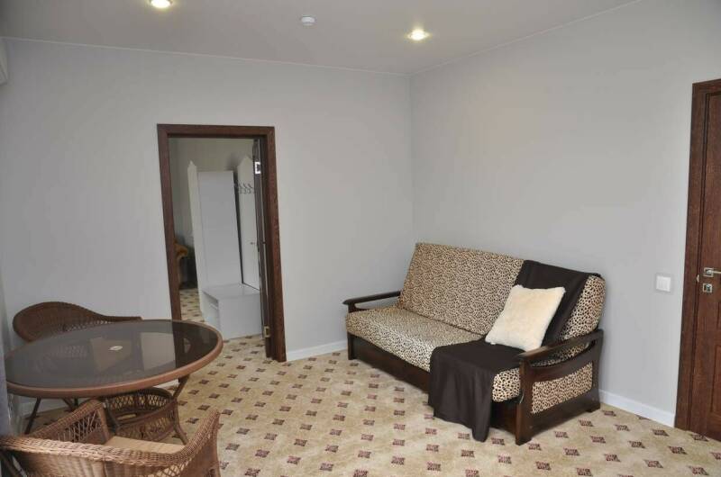 Семейный люкс с балконом (4−5 чел.)