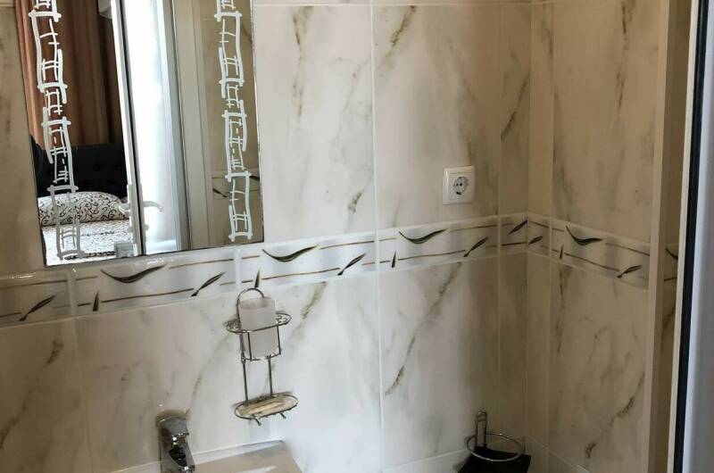 Двухместный номер боковой вид на море