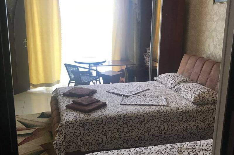 Трёхместный номер боковой вид на море