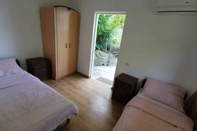 Отдельно стоящий двухкомнатный домик