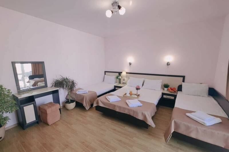 5-ти местный «Полу-люкс» с балконом