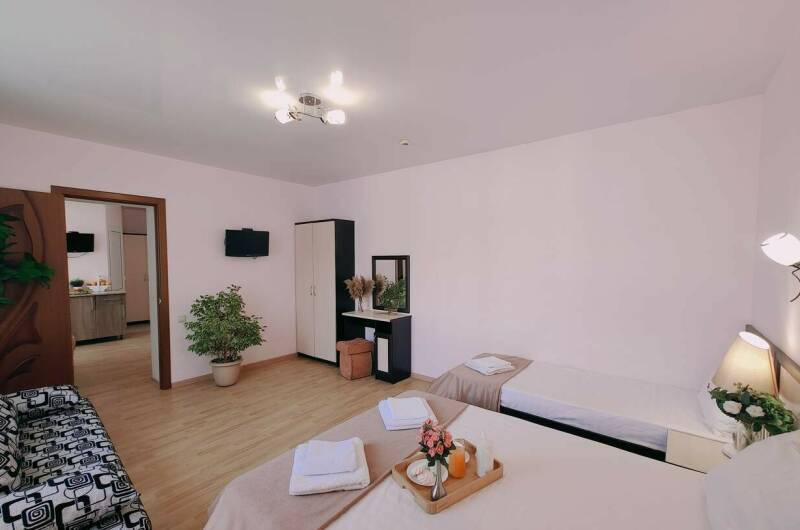 2-х комнатный 6-ти местные апартаменты с лоджией