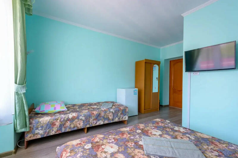 Трехместный