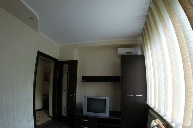 Двухкомнатный шестиместный номер на втором этаже