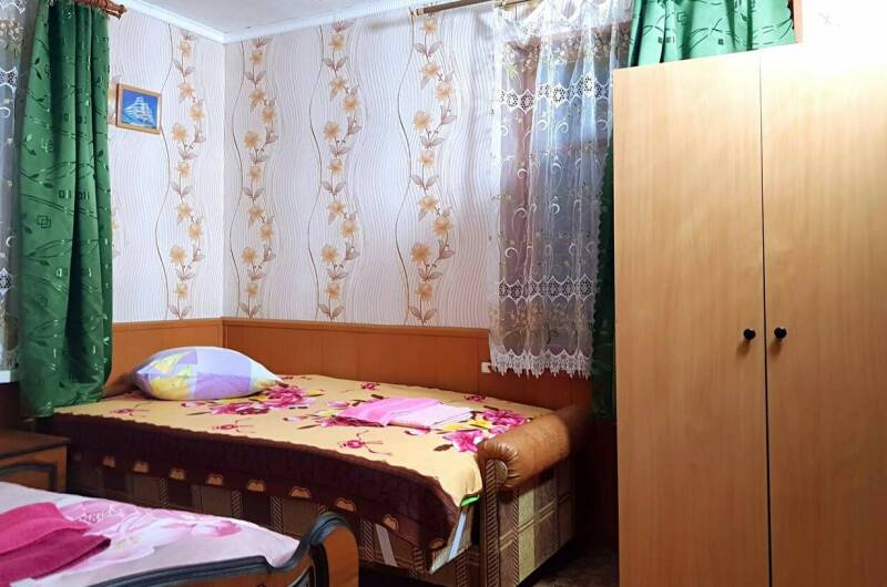 Отдельный домик для 3−4 человек с кухней внутри