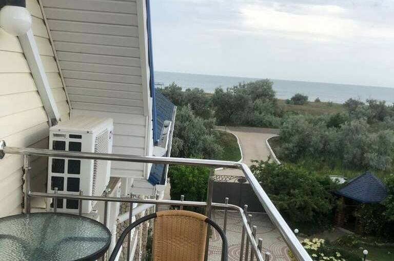 4−6-тиместные трехкомнатные апартаменты с балконом