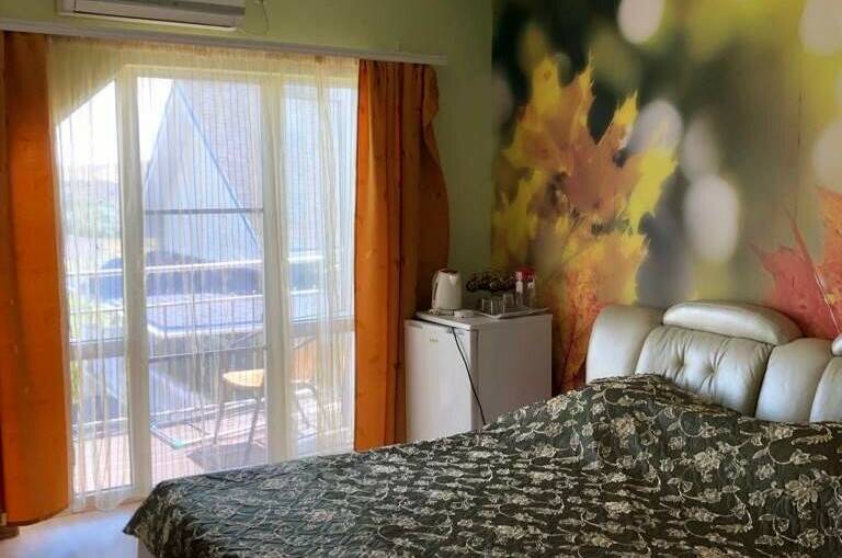 4−6-тиместные трехкомнатные апартаменты с балконом