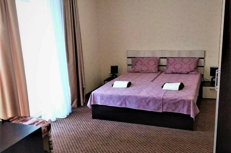 Трёхместный номер с собственным двориком