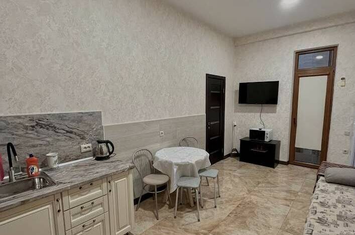 Двухкомнатный с мини-кухней