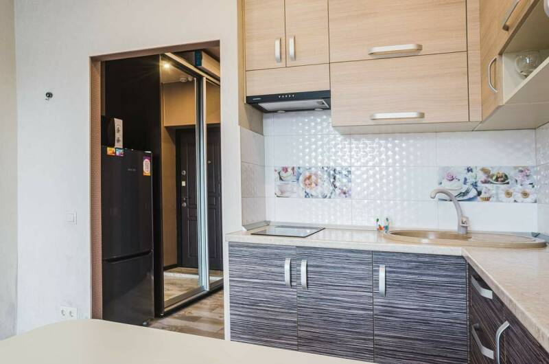 Студия вид горы и город «Прованс»