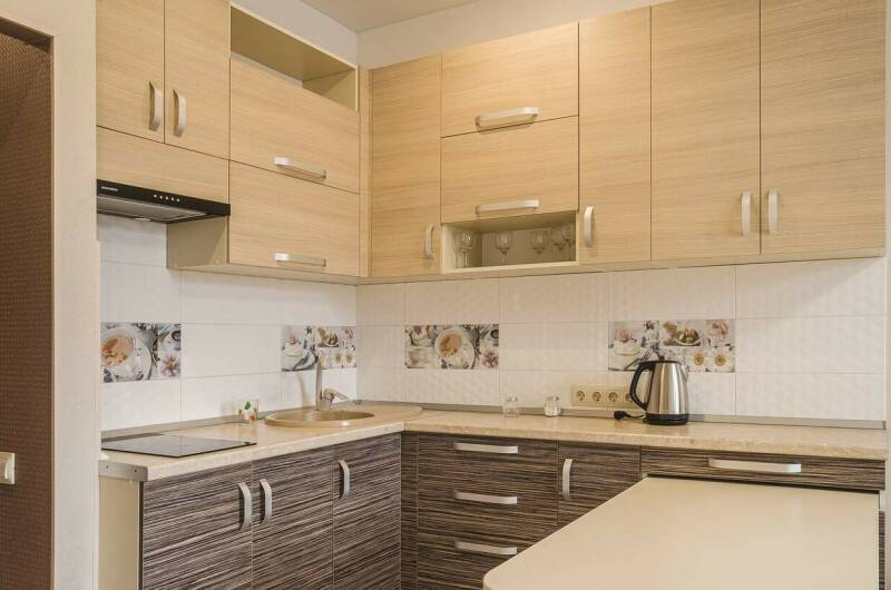 Студия вид горы и город «Прованс»